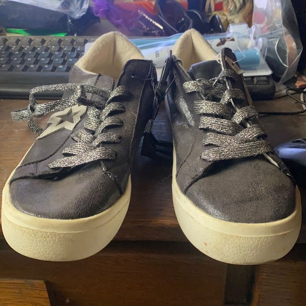 Time and True converse sneakers sz. 9